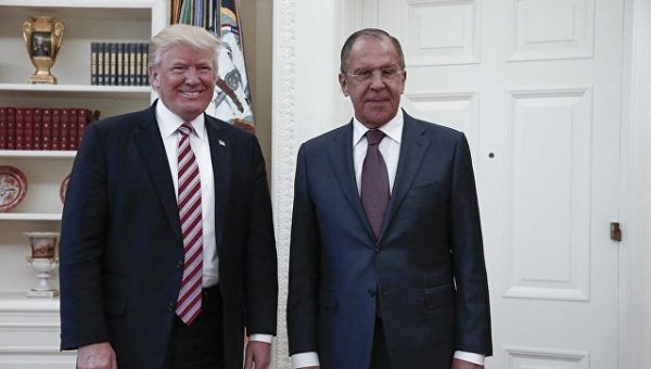 Тиллерсон сообщил об обсуждении отставки Коми на встрече Трампа с Лавровым