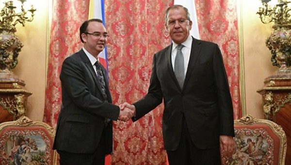 Глава МИД Филиппин назвал Лаврова "гигантом дипломатии"