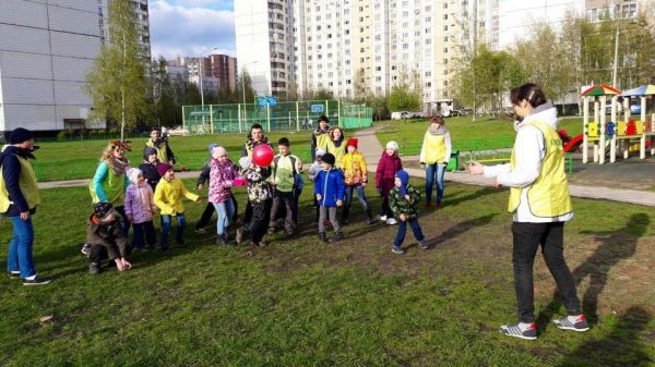В Крюково стартовали дворовые праздники для жителей на открытом воздухе
