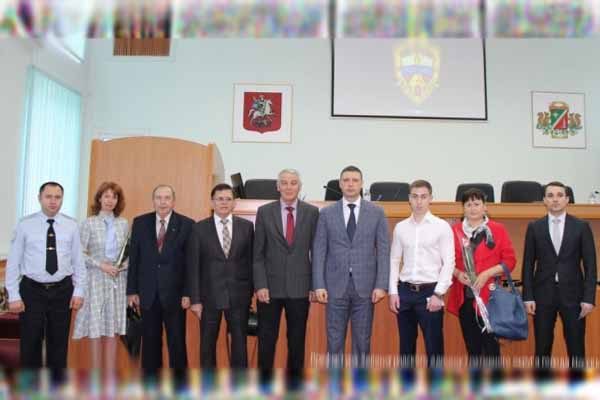chlenam-obshhestvennogo-soveta-pri-politsii-zelenograda-vruchili-udostovereniya
