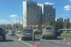 Напротив ТРЦ «Иридиум» столкнулись легковушка и кроссовер