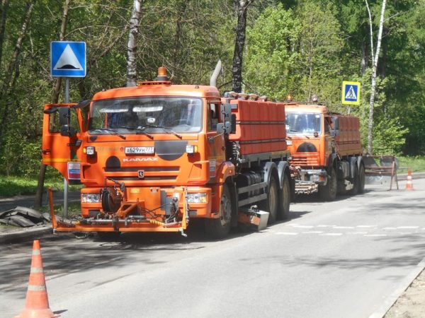 На Березовой аллее меняют асфальт – движение затруднено