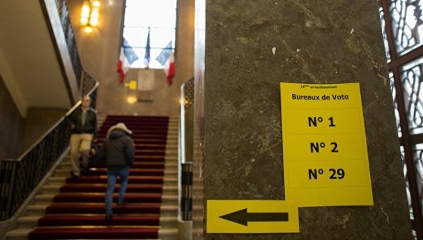 Вход на один из избирательных участков во Франции закрыли из-за птенцов