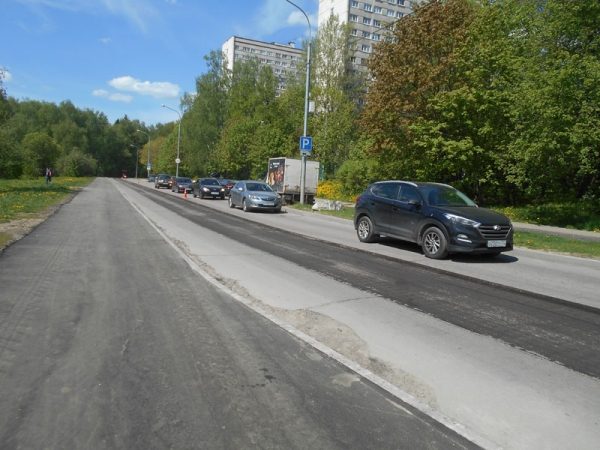 На Березовой аллее меняют асфальт – движение затруднено