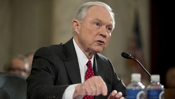 CNN: Сешнс умолчал о встречах с Кисляком, получая доступ к секретным данным