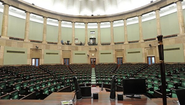 В Польше приняли закон о сносе 500 "прославляющих коммунизм" памятников