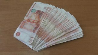 
                    Полиция выследила подменившего деньги пенсионера на фальшивки мошенника          