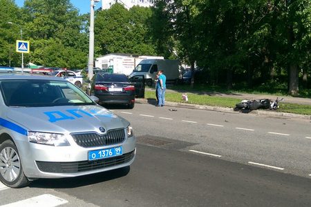 
                    В ДТП у горбольницы пострадал скутерист          