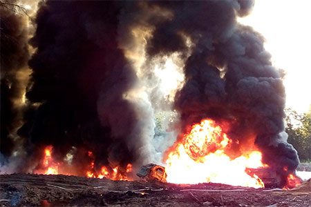 
                    На «бетонке» рядом с Ленинградкой взорвался бензовоз          