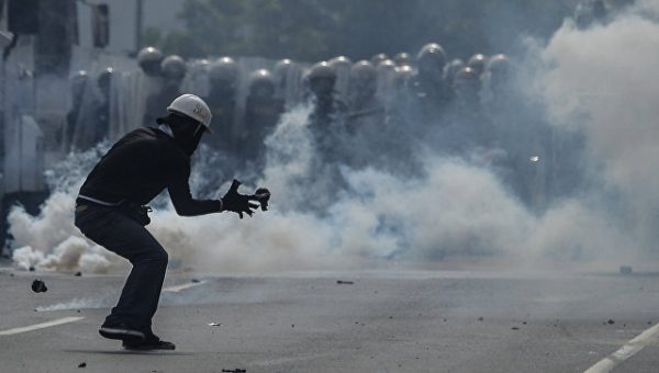 Венесуэльская оппозиция заявила о 15 тысячах раненых в ходе протестов