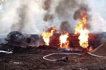 
                    На водителя бензовоза завели уголовное дело из-за смертельной аварии на «бетонке»          