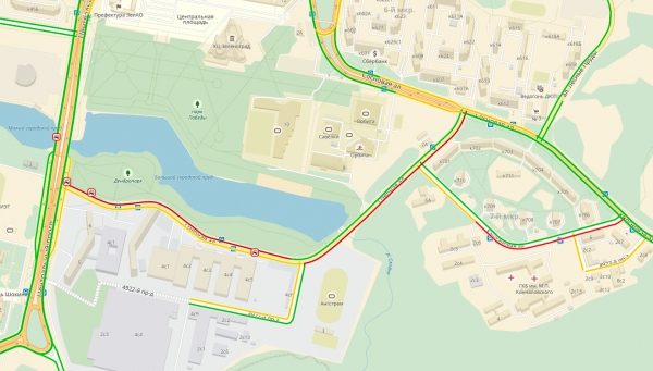 
                    Мелкая авария заблокировала проезд под мостом у МИЭТа          