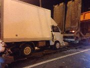 
                    Пьяный водитель «Газели» протаранил фургон и тягач у Крюковской эстакады          