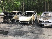 
                    В 11-м микрорайоне сгорели три автомобиля          