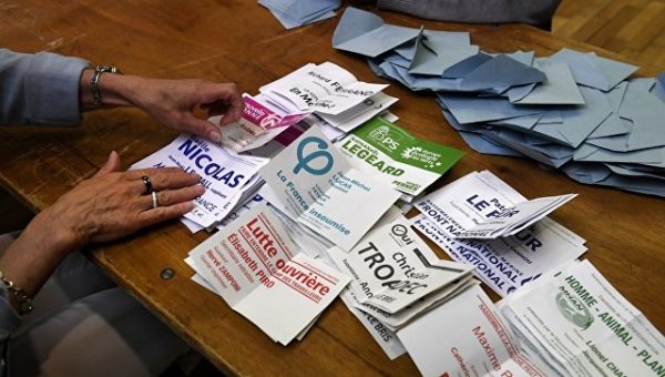 Движение Макрона одерживает верх в первом туре выборов во Франции