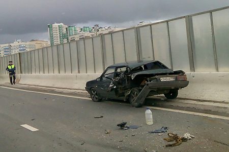 
                    На Крюковской эстакаде фура смяла «Ладу»          