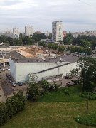 
                    Рабочие начали ломать чашу фонтана на площади Юности          