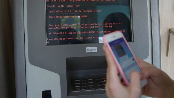 Вирус Petya атакует компании по всему миру