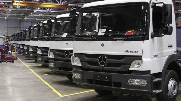 Грузовики обгоняют LCV