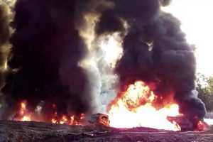 В огненной аварии с бензовозом погибли три человека
