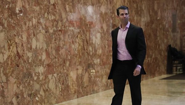 NYT: сын Трампа намеревался получить компромат на Клинтон от юриста из РФ