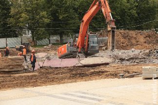 
                    Фонтан на площади Юности полностью уничтожили          