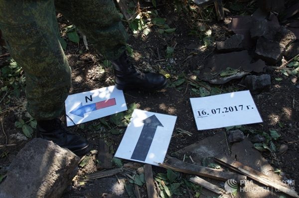 В ЛНР при обстреле силовиков в жилой дом попала мина