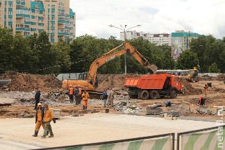
                    Фонтан на площади Юности полностью уничтожили          