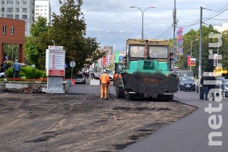 
                    Асфальт на Центральном проспекте второй год подряд <span id=