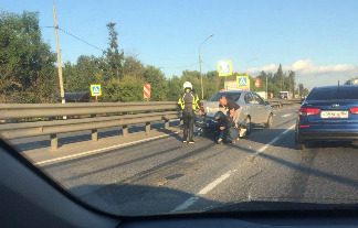 
                    Мотоциклист пострадал в ДТП у перехода в Черной Грязи          