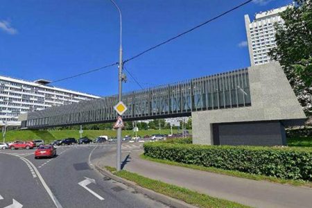 
                    Новый пешеходный мост через Савелкинский проезд построят в стиле брутализма          