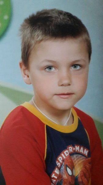 Более двух тысяч добровольцев ищут пропавшего в Латвии мальчика
