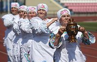 Десятки тысяч мусульман собрались у Соборной мечети в Москве