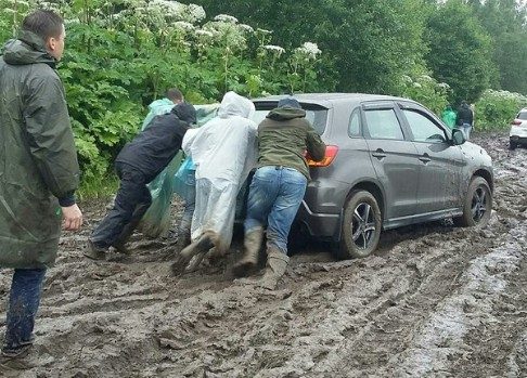 По уши: посетителям «Нашествия» вернут деньги за грязь