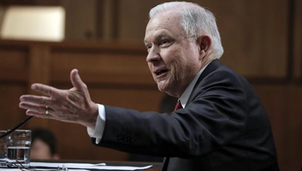Сешнс обсуждал с Кисляком предвыборную кампанию Трампа, сообщила WP