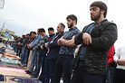 Десятки тысяч мусульман собрались у Соборной мечети в Москве