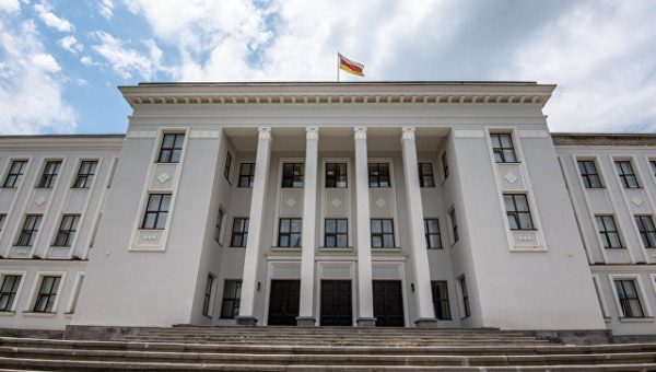 Цхинвал приветствует любые шаги по установлению мира в Донбассе
