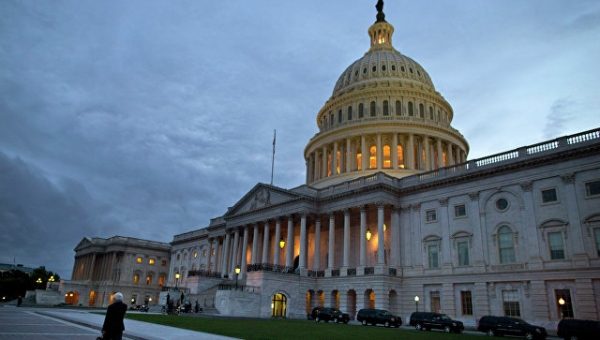 Чак Шумер призвал республиканцев работать вместе над судьбой Obamacare