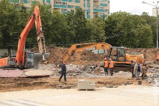
                    Фонтан на площади Юности полностью уничтожили          