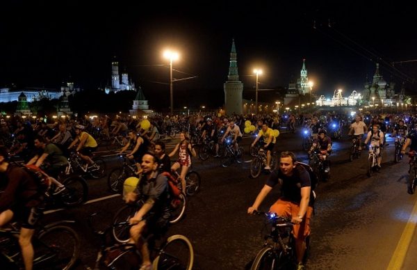 Ночной велопарад в Москве