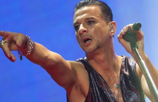 ФОТО: Солист Depeche Mode в минской больнице