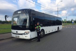 
                    «Гаишники» отобрали у строителей 23-го микрорайона неисправный автобус          