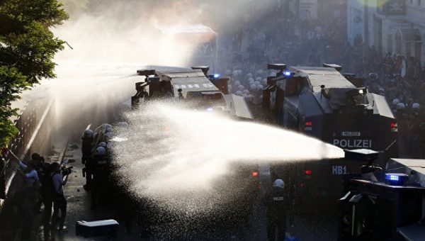 На улицах Гамбурга находятся до шести тысяч манифестантов