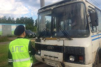 
                    «Гаишники» отобрали у строителей 23-го микрорайона неисправный автобус          