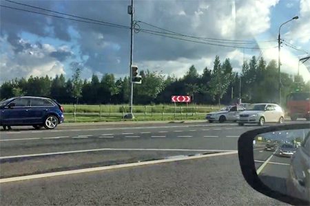 
                    В «новом городе» КамАЗ протаранил остановившийся на светофоре «Ауди»          