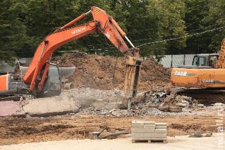 
                    Фонтан на площади Юности полностью уничтожили          