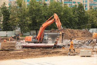 
                    Фонтан на площади Юности полностью уничтожили          
