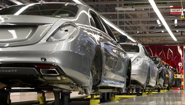 СМИ сообщили, что Daimler восемь лет продавал "вредные" автомобили