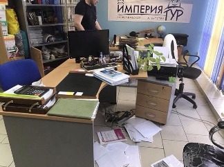 
                    Из офиса в 16-м микрорайоне ночью похитили компьютеры и важные документы          