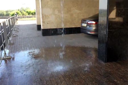 
                    Водопад из префектуры          